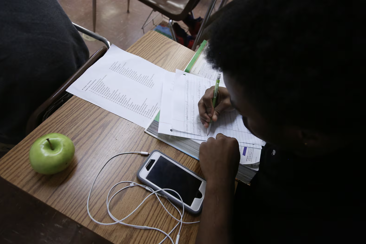 Before issuing school cellphone policy, Hochul and Banks seek more input